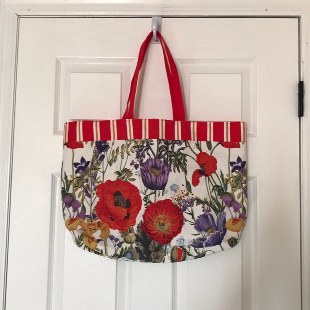 Estee Lauder Brand bag ...brand new no tags..